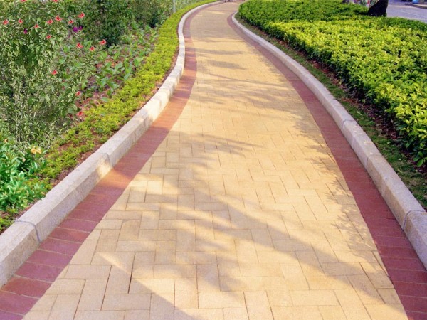 公園人行道路黃色路面磚